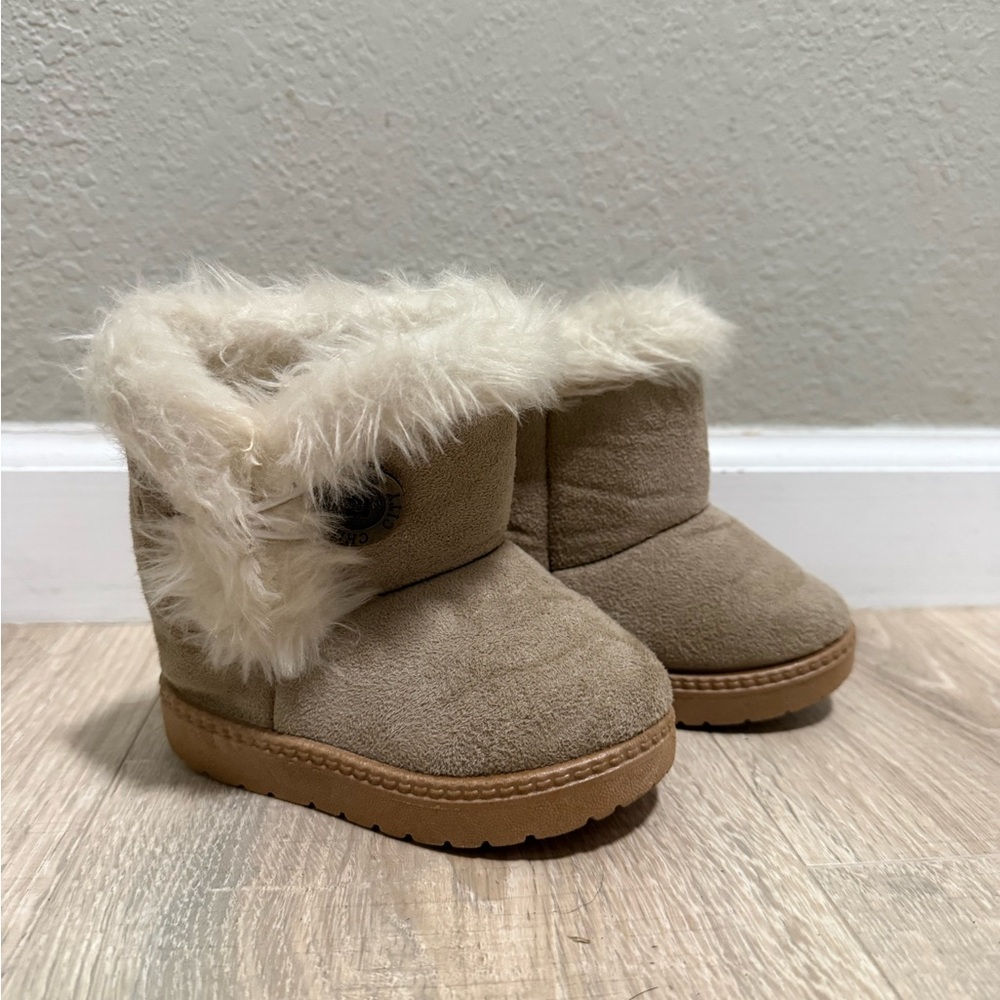 China Buttons City Faux Fur Ankle Boots Toddler Size 6 (Estimated)